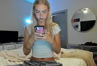ariah_is_blonde Cam